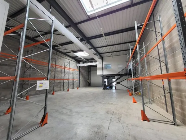Local d'activité 377 m²