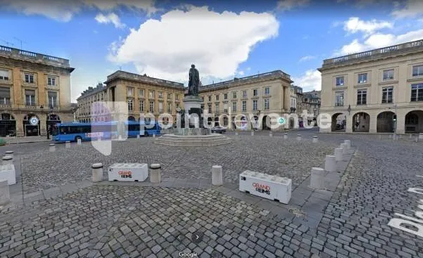 Local commercial 597 m²