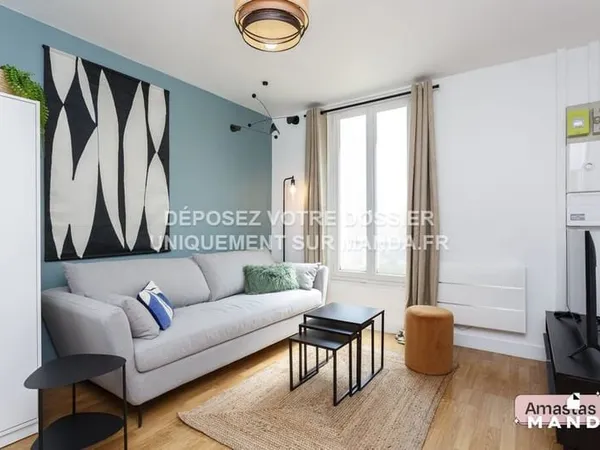 Beau studio avec cuisine séparée