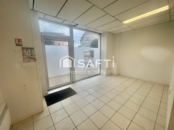 Local professionnel centre ville de Niort !