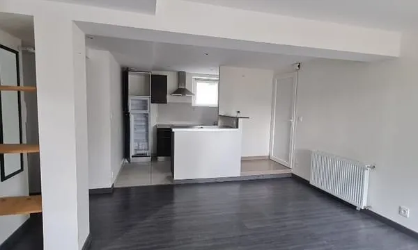 A LOUER APPARTEMENT TYPE 2 AU CALME AVEC GRANDE TERRASSE PROCHE PEN AR C'HLEUZ