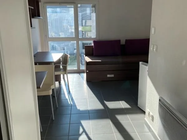 Appartement Studio meublé de 20 m2 4e étage dans une Résidence récente et sécurisée « ISIS CARRE DES