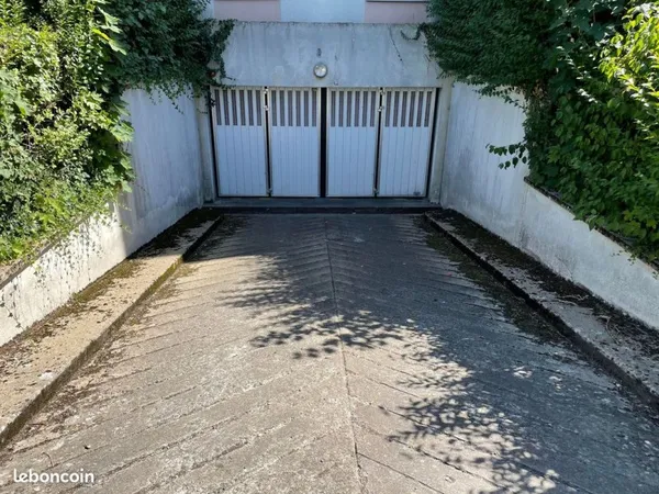 Garage (en sous sol) à louer