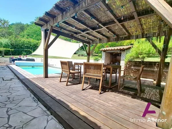 Maison 6 pièces 202 m²