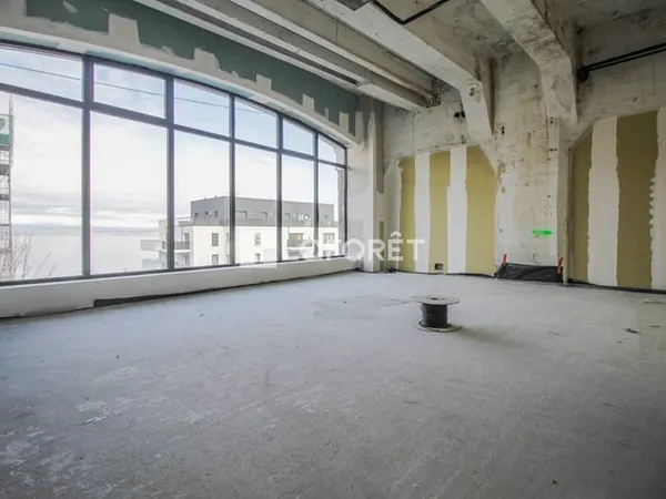Local commercial / Bureau Evian Les Bains 140 m2 au 1er Etage