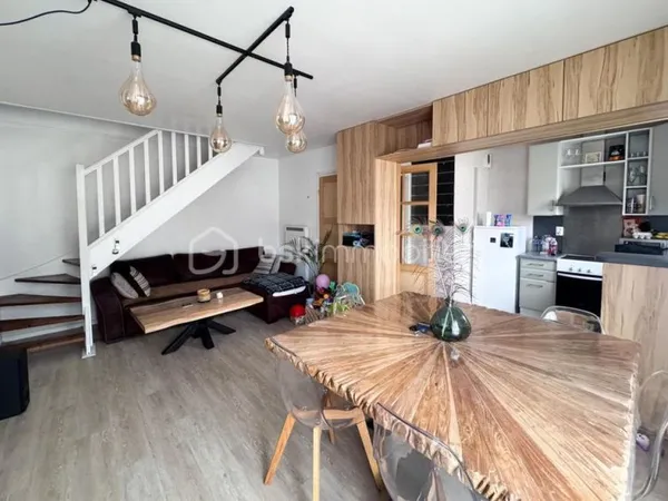 Superbe duplex F3, 2 chambres lumineux avec POMPE A CHALEUR REVERSIBLE balcon, parking et box Roissy