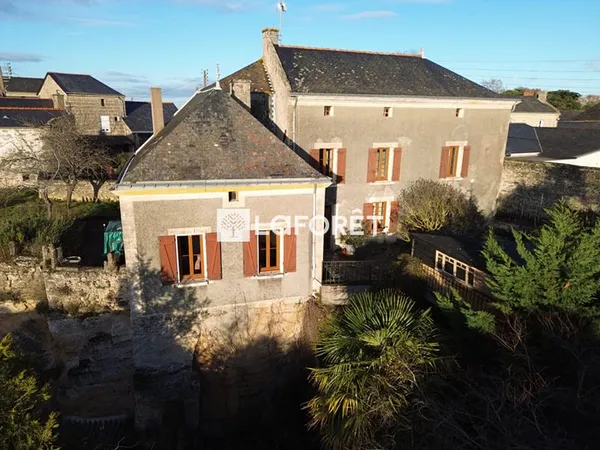 Maison de Caractère en Plein Coeur de Doué-en-Anjou