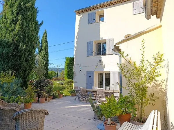 A vendre jolie propriété sur 7 ha de terrain - secteur Nyons