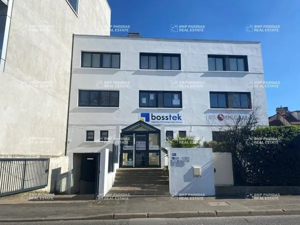Bureaux 6 pièces 163 m²