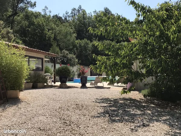Maison de 194 m2 avec T2 et piscine sur 7800 m2 de terrain