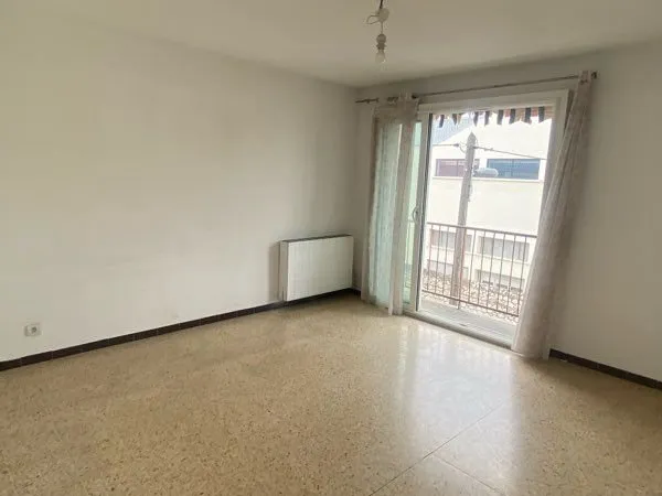 Apparemment T4 65m2 avec 2 places de parking