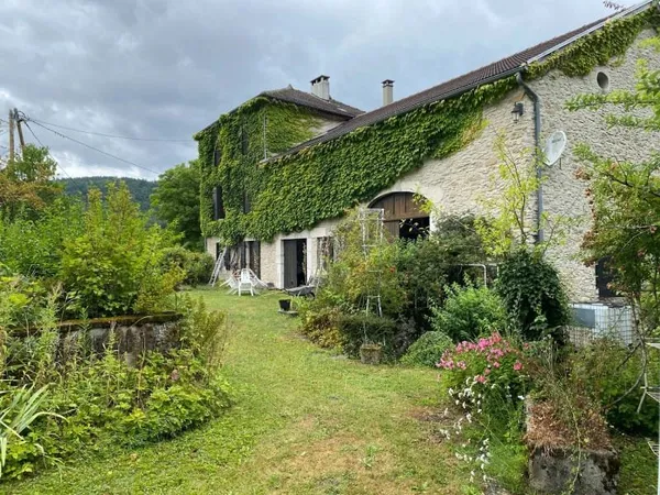 Maison 10 pièces 335 m²