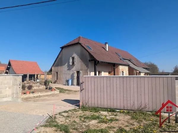 Grande maison familiale avec véranda et jardin