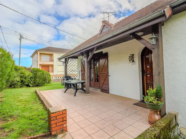 Maison 3 chambres, Montapins, Garage, plain pied, sous-sol, 2h30 PARIS,proche commerces et écoles,NE