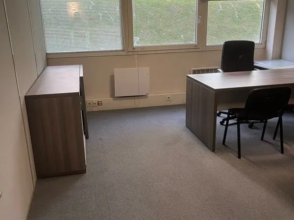 Bureau à louer 250/mois