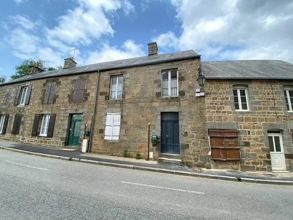 Maison ancienne à rénover - Centre de Carrouges
