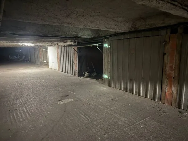 Box fermé en sous-sol sécurisé