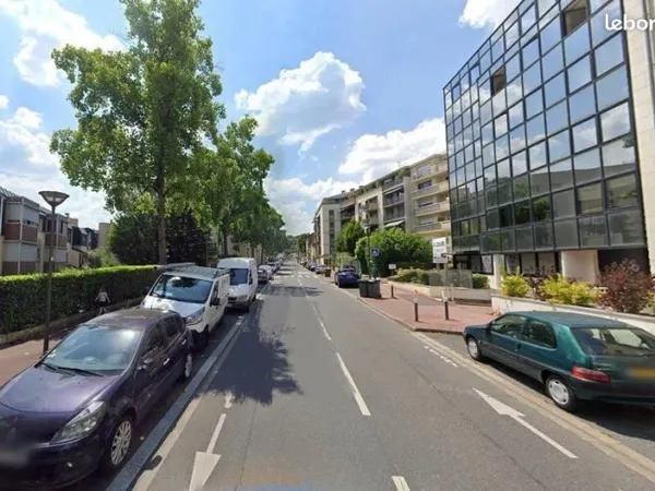 Boutique 575 m² SURESNES