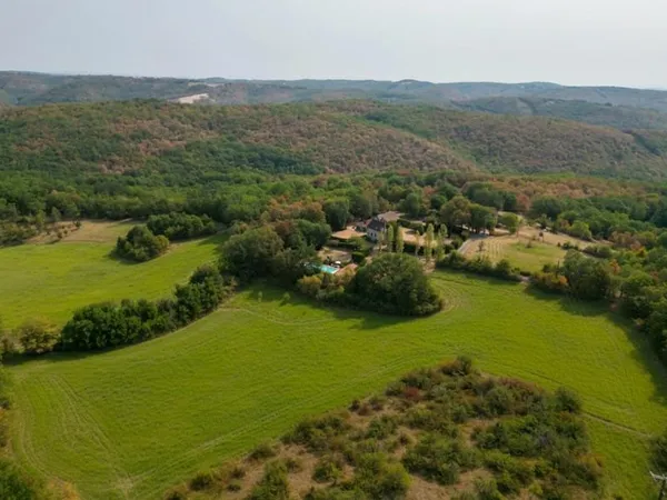 EXCLUSIVITE - Secteur Carlux - Magnifique Propriété de charme en pierre sur 3ha48 avec piscine chauf