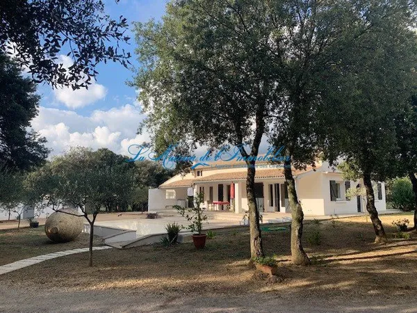 Tornac, au calme, belle propriété de 3 logements sur 5000 m2