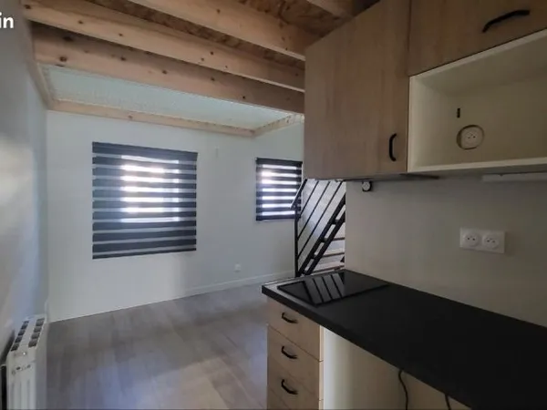 A louer petite maison de ville entièrement rénovée disponible maintenant