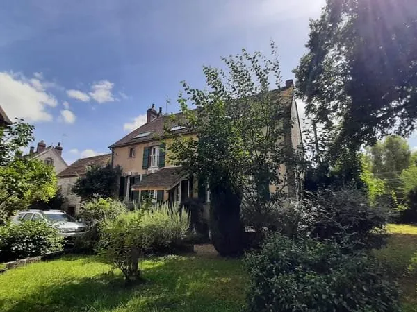 Maison à CHASSY 7 pièce(s) 155 m2 + logement indépendant T2 60M²