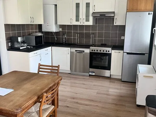 👉 “Appartement T5 Nantes 114 m² lumineux parking balcon idéal famille”