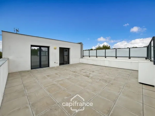 Appartement en dernier étage, grande terrasse sur les toits et belle luminosité