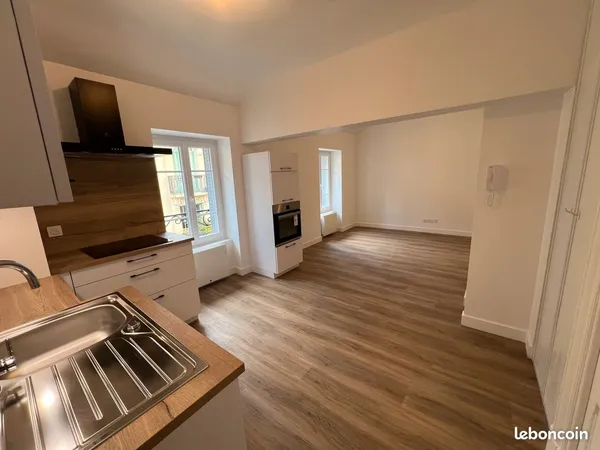 T2 rénové avec goût - 3e étage - Clermont-Ferrand centre