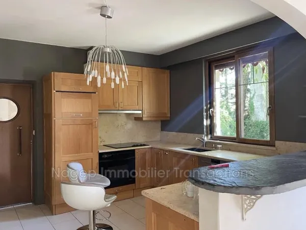 Maison 9 pièces 206 m²
