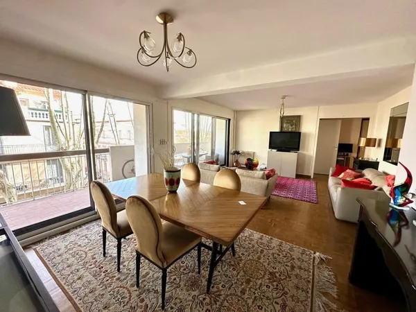 Appartement rénové standing 4 pièces, 100m2, Résidence sécur