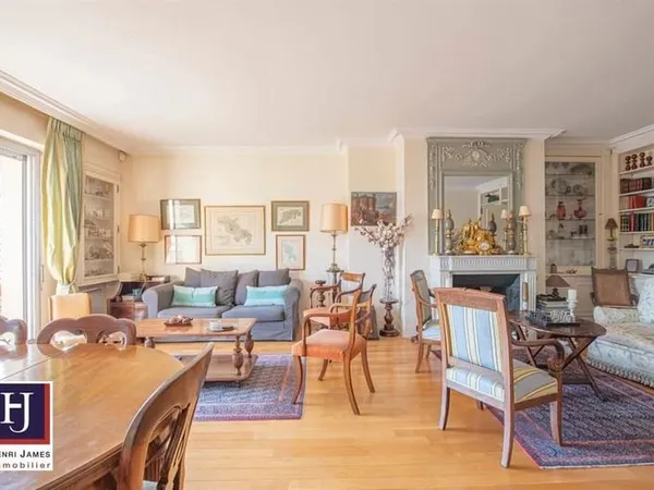 EXCLUSIVITE avec TERRASSE - Rue de l'ASSOMPTION proche de la PLA