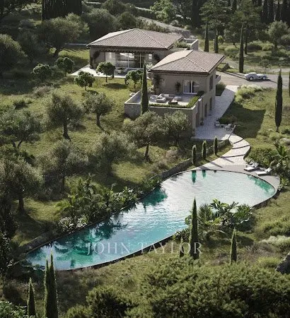 Maison 10 pièces 772 m²