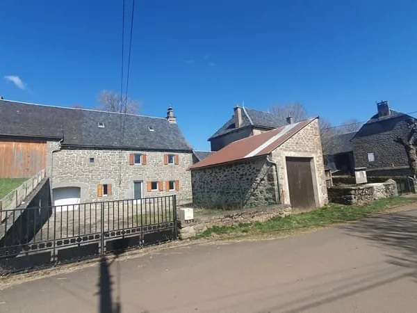 Maison en pierres avec garage