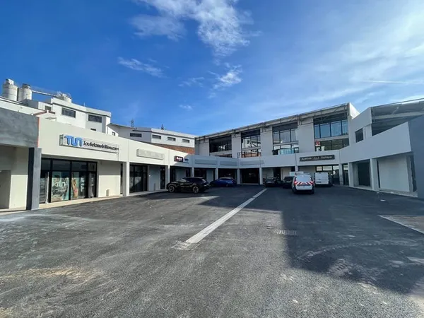 La Garde locaux commerciaux de 278 m2