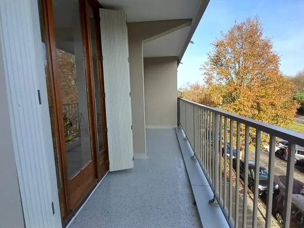 Appartement familial avec balcon au pied du tram