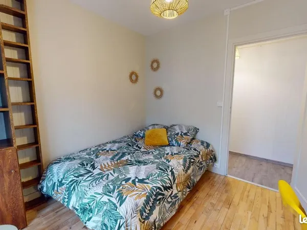 Chambre 5 pièces 84 m²