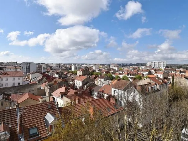A vendre à Vichy, secteur prisé, appartement 3 pièces, terrasse,