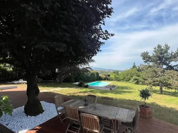 Maison 7 pièces 250 m²