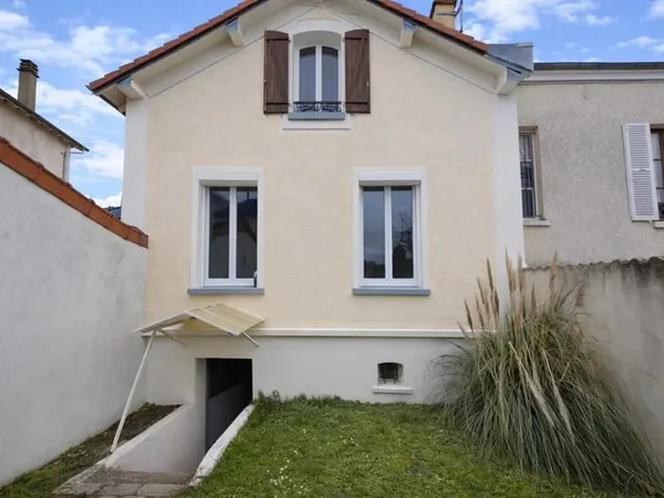 Ref 2193 - Maison 4 pièces - Quartier République - Jardin, Sous-sol & Garage