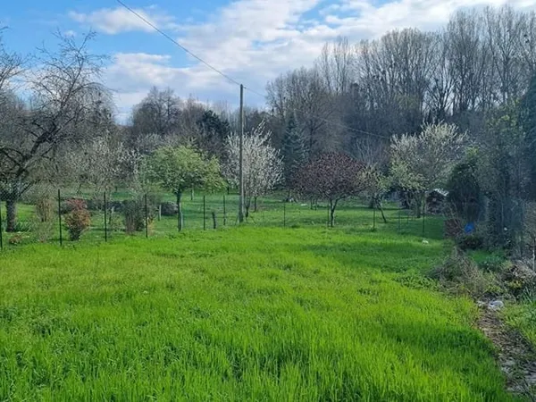 Terrain 256 m²