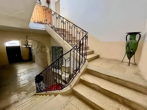 Maison 10 pièces 254 m²