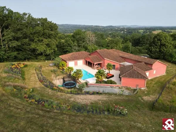 Maison 9 pièces 445 m²