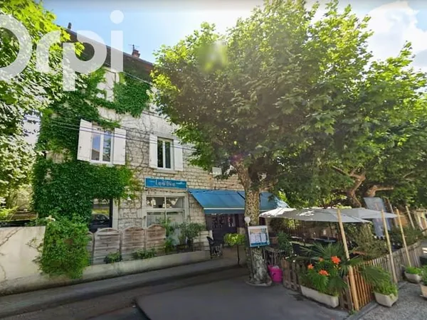 Local 6 pièces 200 m²