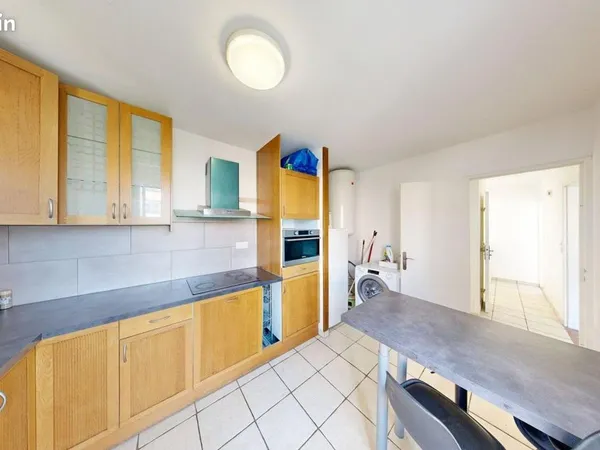 Chambre 7 pièces 130 m²