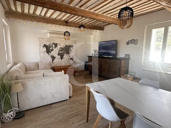Maison spacieuse dans le village de MALEMORT-DU-COMTAT