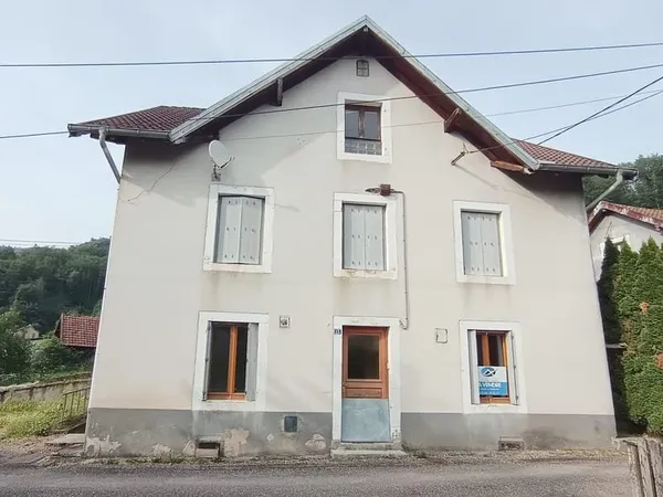 Secteur Plancher-Bas, Maison avec deux beaux appartements in
