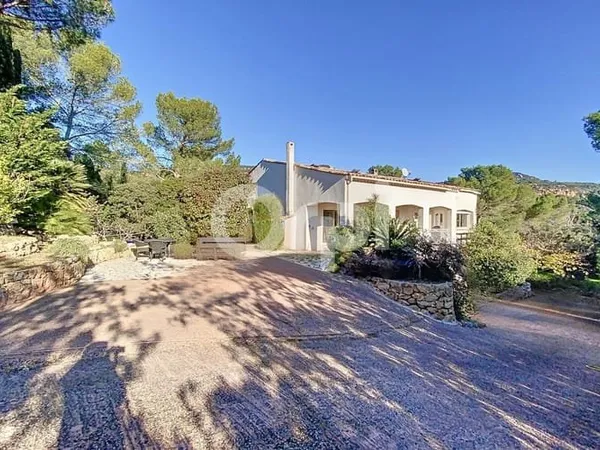 Maison 8 pièces 265 m²