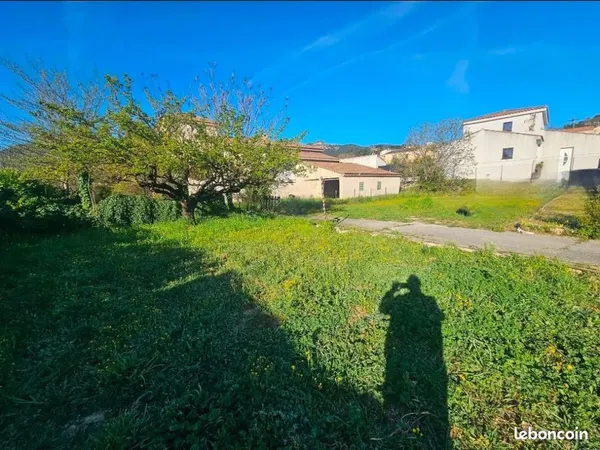 Terrain 705 m² Saint Savournin