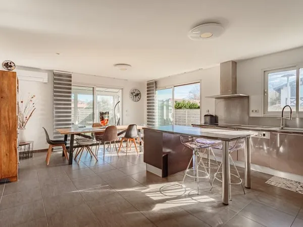 Maison mitoyenne par le garage 96m2 sur une parcelle d'env